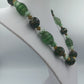 Grüne Glasperlenkette mit goldfarbenen Akzenten im Vintage Boho Stil