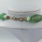 Grüne Glasperlenkette mit goldfarbenen Akzenten im Vintage Boho Stil