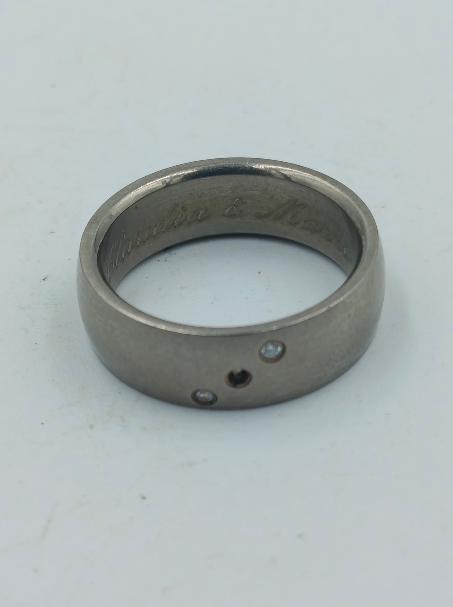 Titan Ring mit Gravur Claudia &amp; Marko und Zirkonia Steinen Größe 58