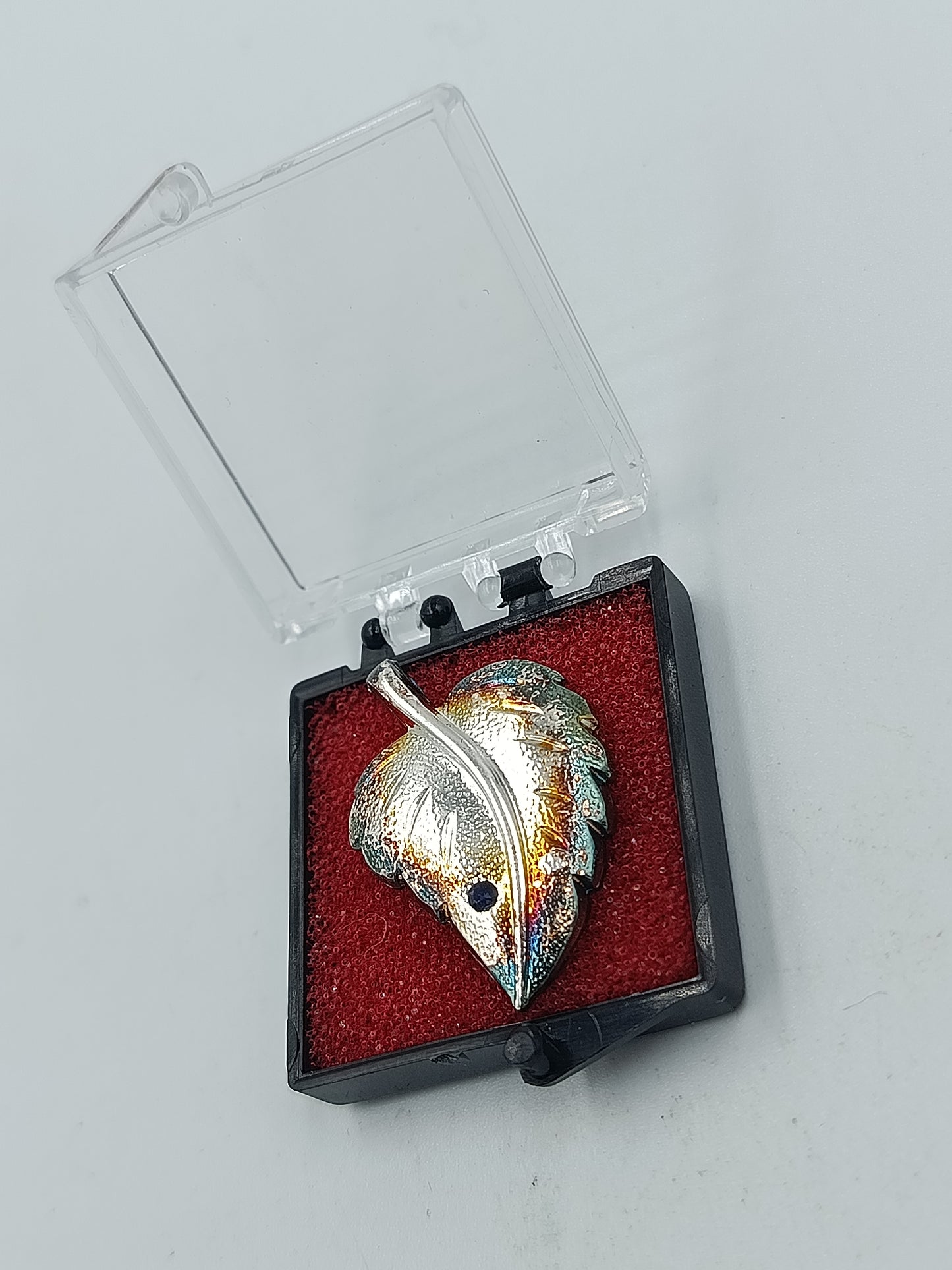 Silber Anhänger in Blattform mit Farbverlauf und Stein