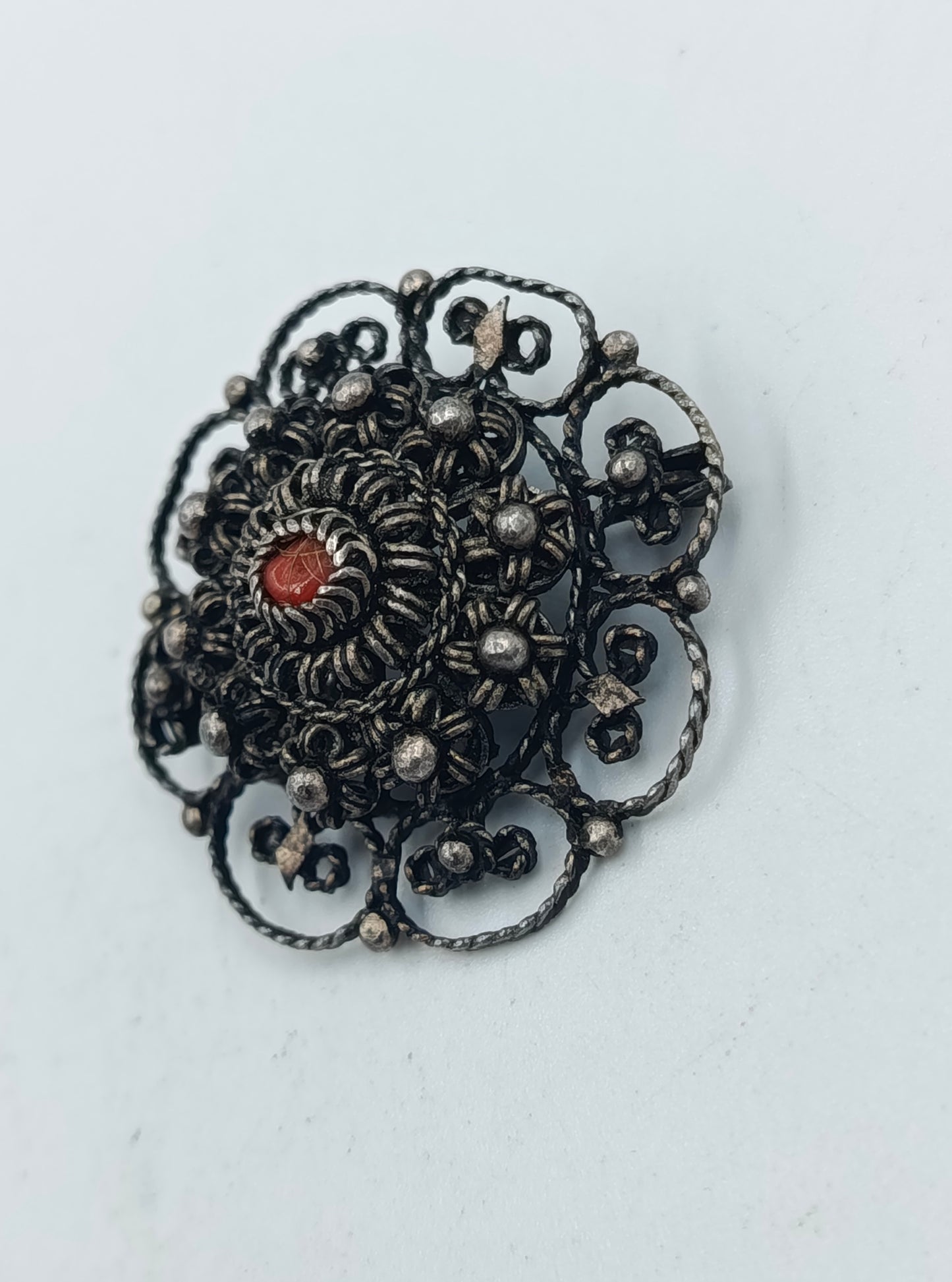 Silber Filigran Brosche mit rotem Stein Vintage Design