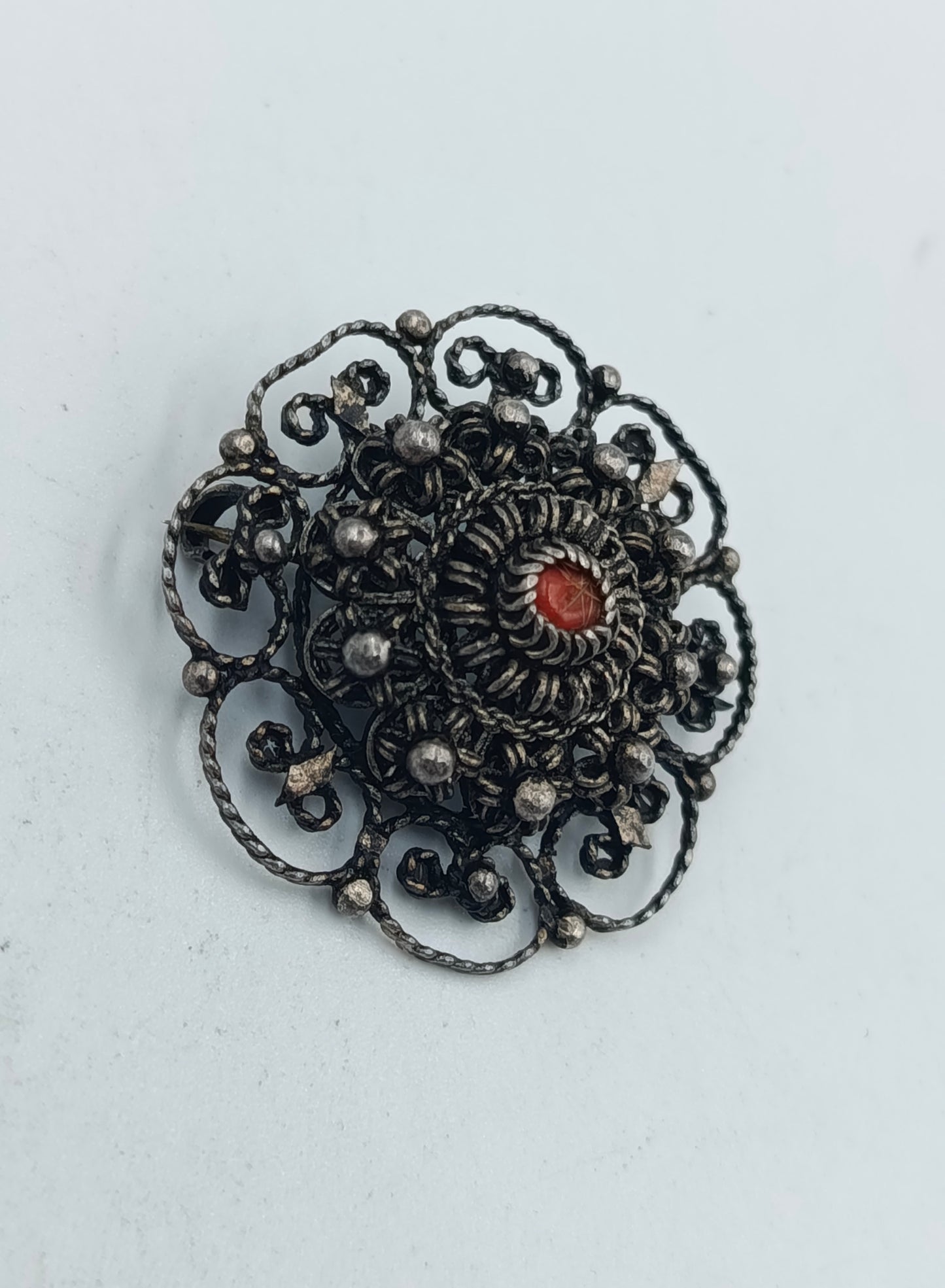 Silber Filigran Brosche mit rotem Stein Vintage Design