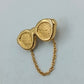 Goldfarbene Brillen Brosche mit Kette Vintage Retro Schmuck