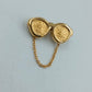 Goldfarbene Brillen Brosche mit Kette Vintage Retro Schmuck