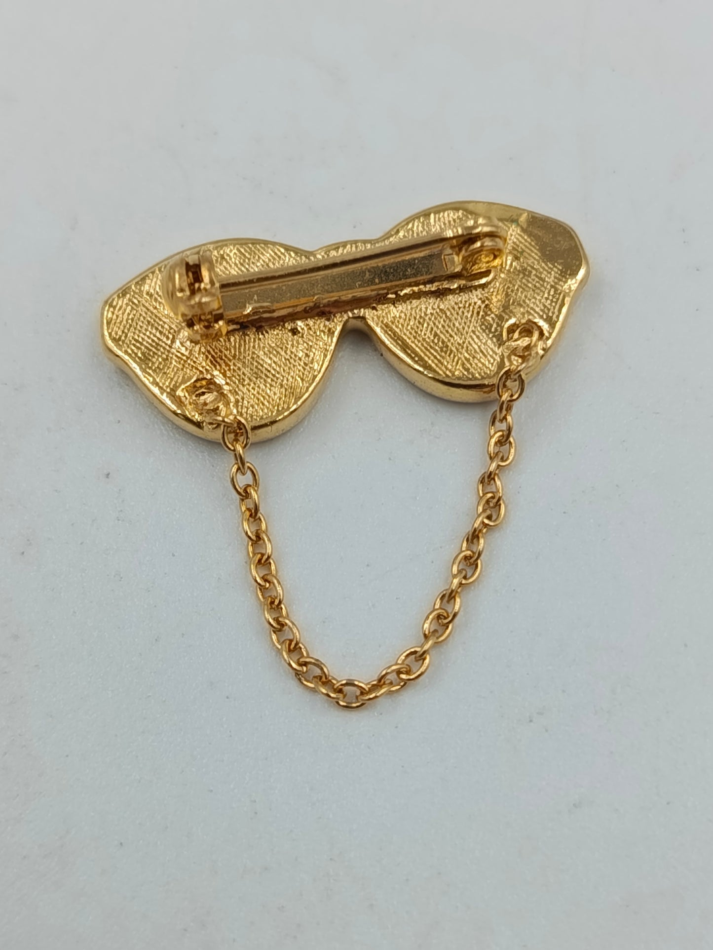 Goldfarbene Brillen Brosche mit Kette Vintage Retro Schmuck