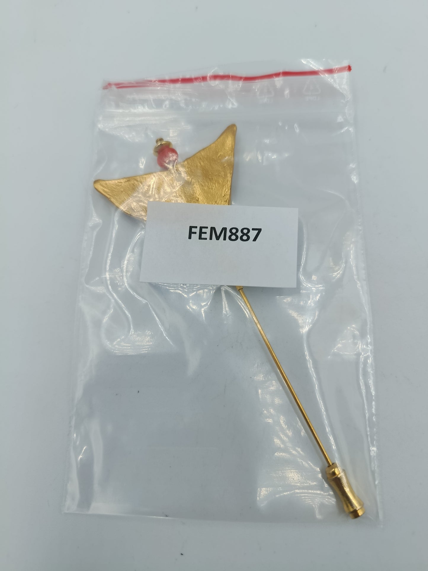 Vergoldete Anstecknadel mit roter Perle Vintage Design