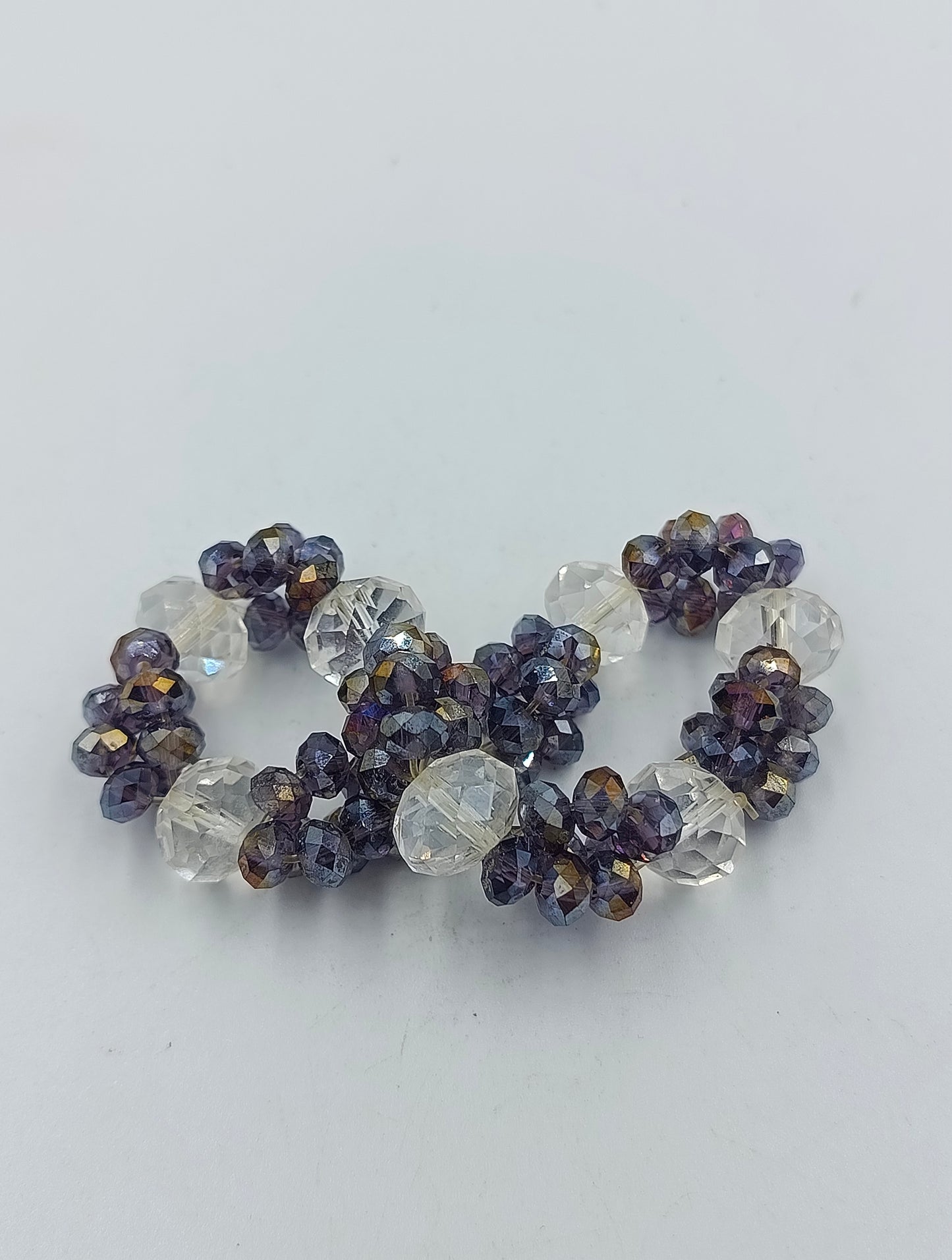 Elastisches Armband mit facettierten Glasperlen in Blau und Kristallklar