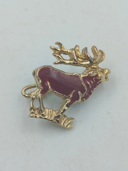 Goldfarbene Anstecknadel Hirsch mit roter Emaille