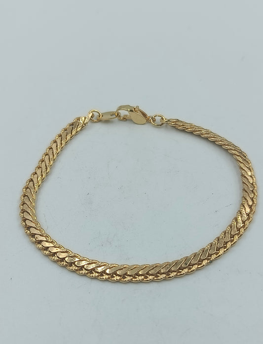 Goldfarbenes Armband im Flachpanzer Design in goldfarbener Optik