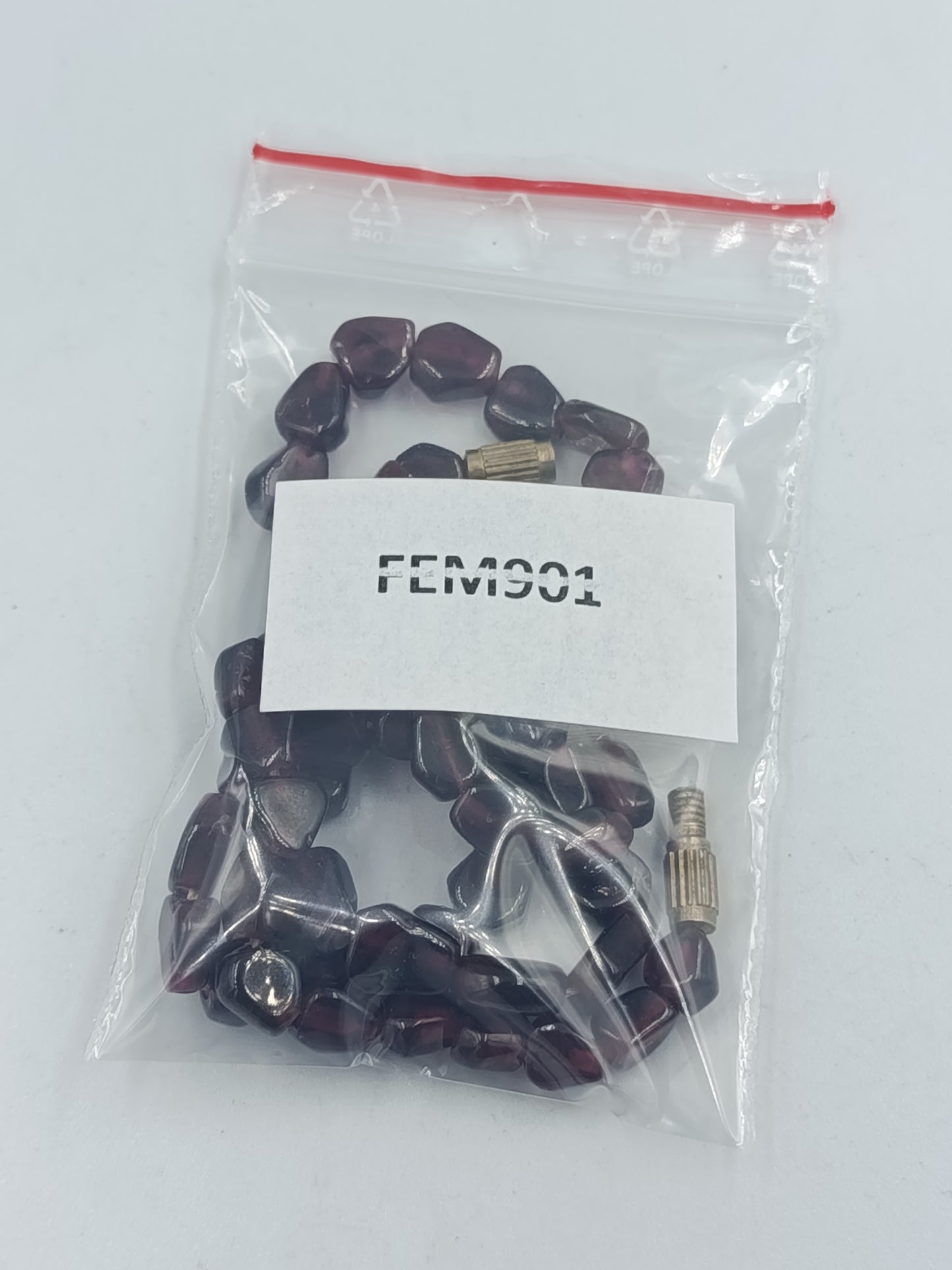 Halskette mit dunkelroten Glasperlen im Naturstein Look