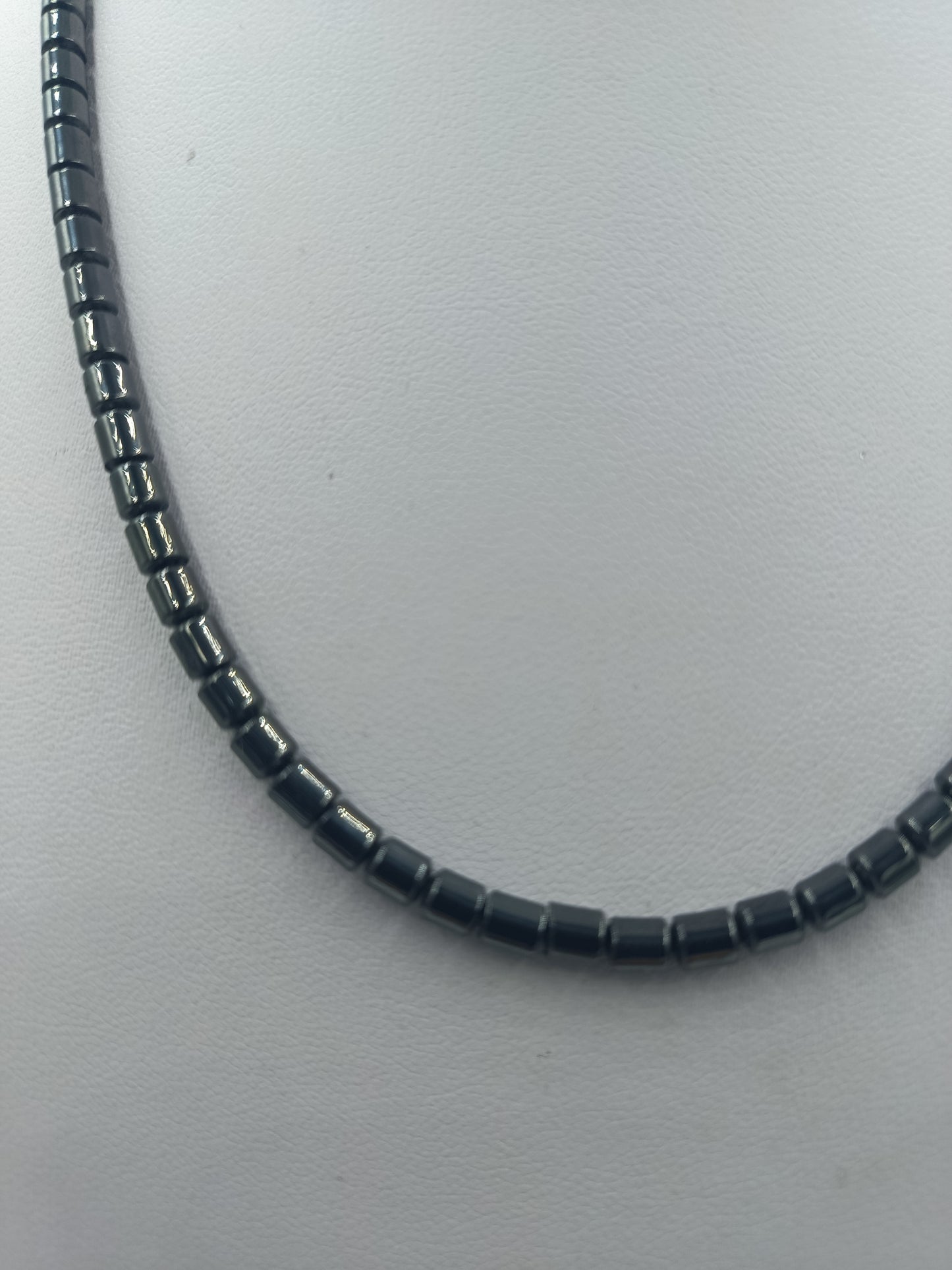 Hämatit Halskette mit zylindrischen Perlen Dunkelgrau Unisex