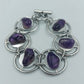 Armband mit Amethyst-Steinen und silberfarbenen Ringen