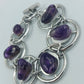 Armband mit Amethyst-Steinen und silberfarbenen Ringen