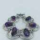 Armband mit Amethyst-Steinen und silberfarbenen Ringen