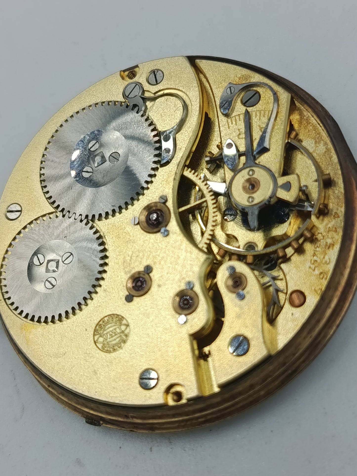 International Watch Co Taschenuhrwerk mit Emaille Zifferblatt