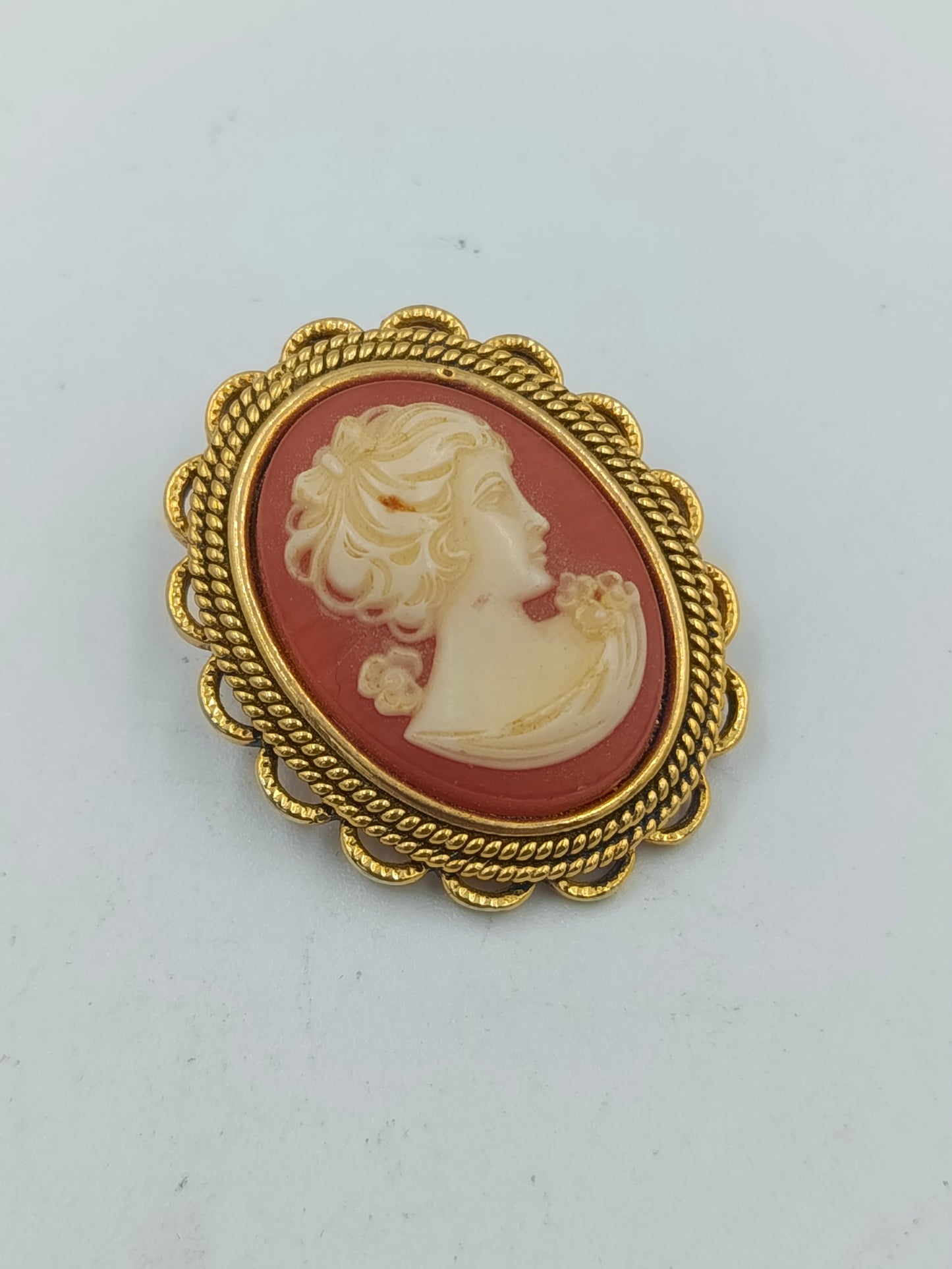 Vintage Brosche Kamee Dame goldfarben oval klassisch