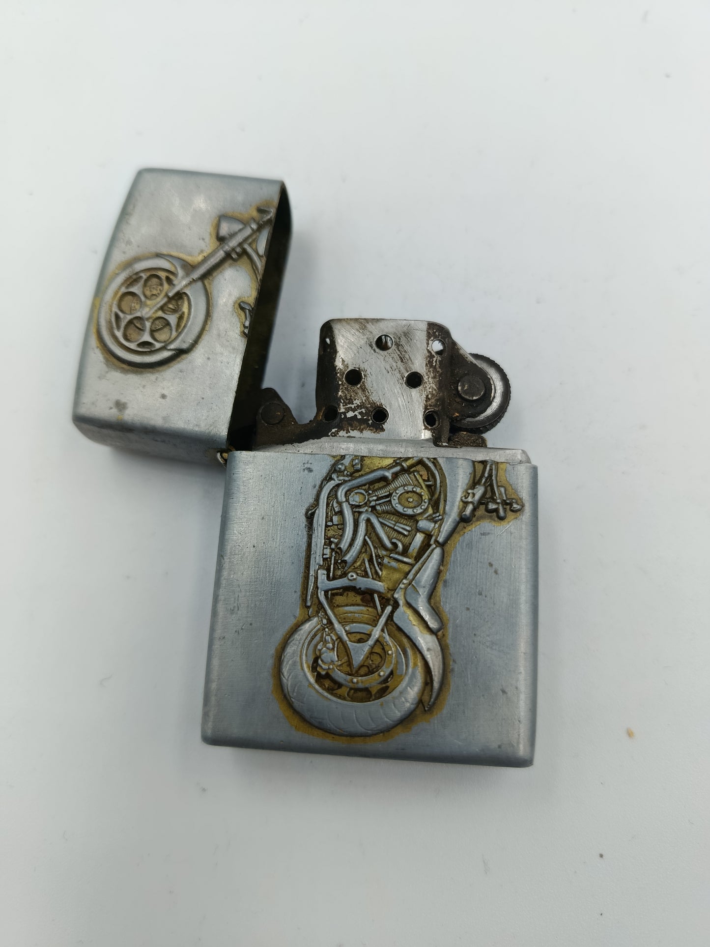 Set aus 4 Benzinfeuerzeugen 3x Zippo 1x Bohai Vintage Sammlung
