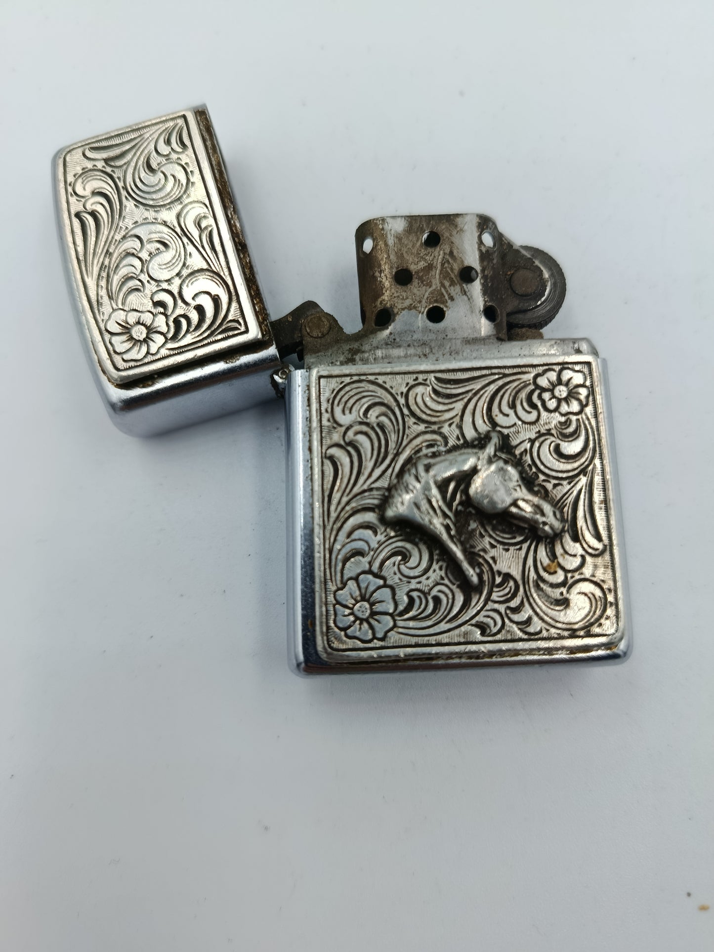 Set aus 4 Benzinfeuerzeugen 3x Zippo 1x Bohai Vintage Sammlung