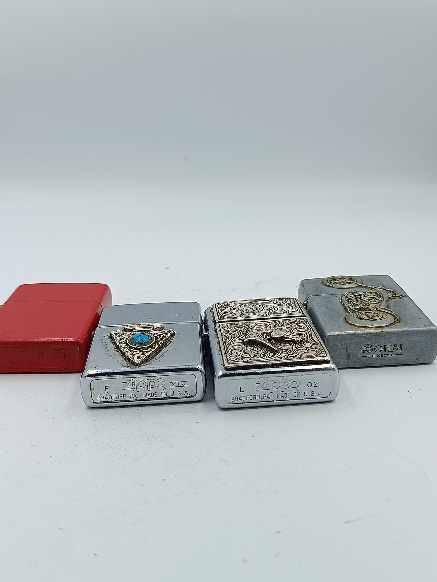 Set aus 4 Benzinfeuerzeugen 3x Zippo 1x Bohai Vintage Sammlung
