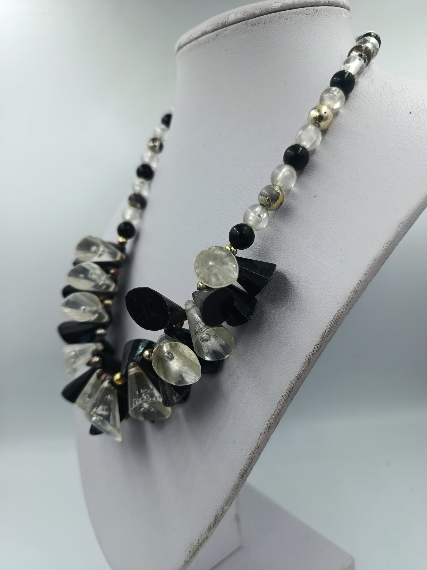 Vintage Halskette mit schwarzen und klaren Glasperlen 44cm