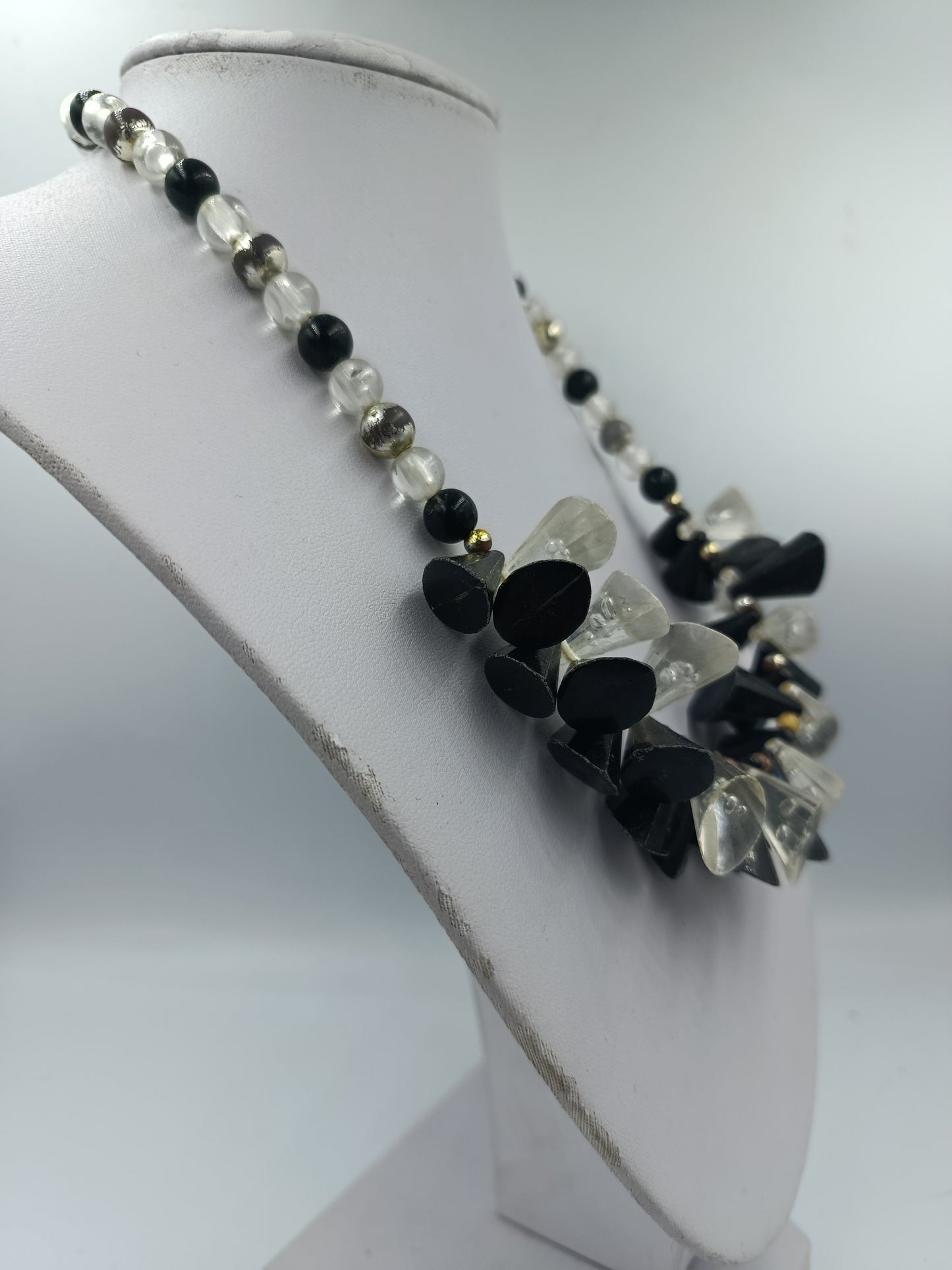 Vintage Halskette mit schwarzen und klaren Glasperlen 44cm