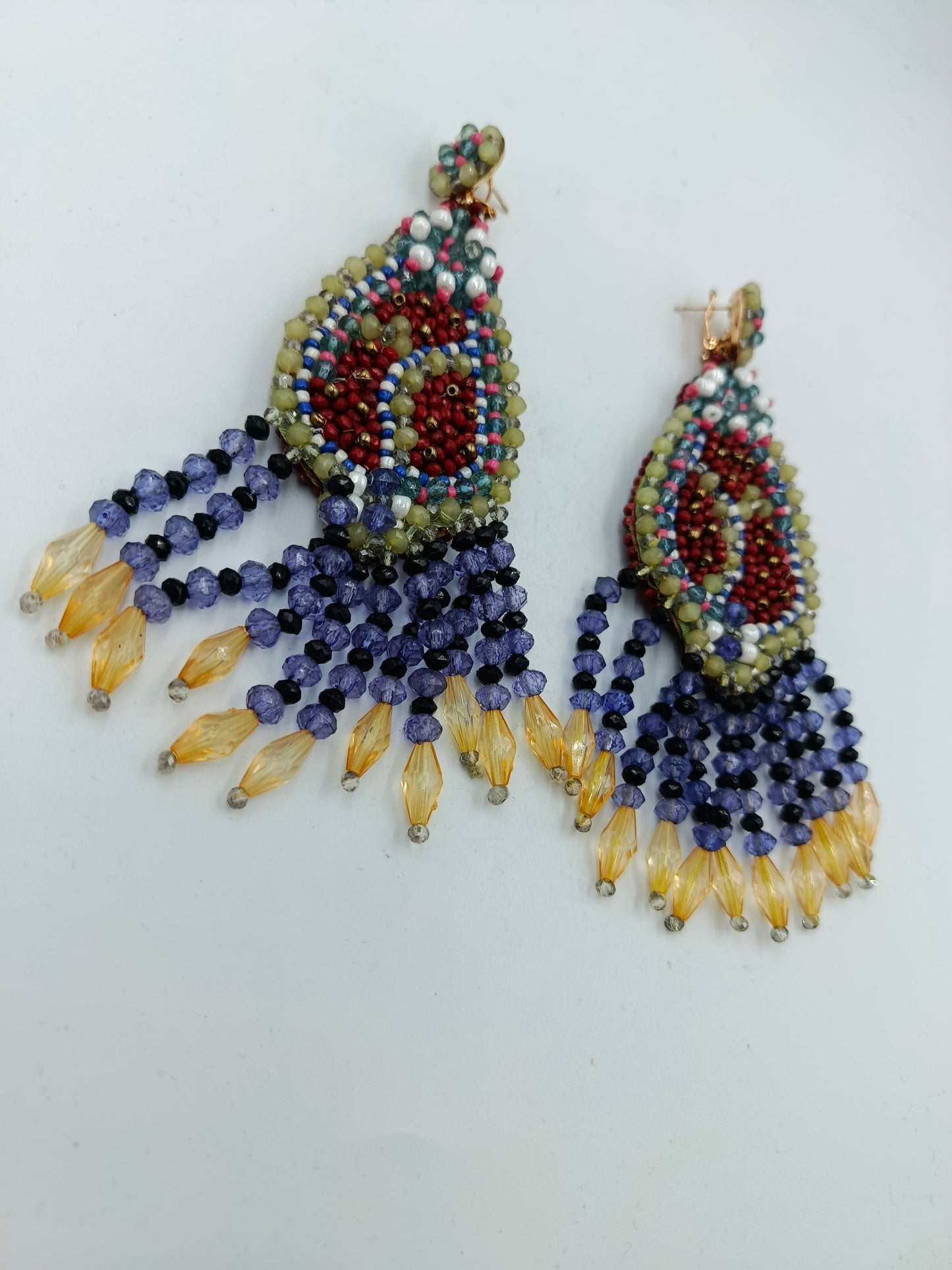 Statement Ohrringe mit bunten Perlen im Boho Stil