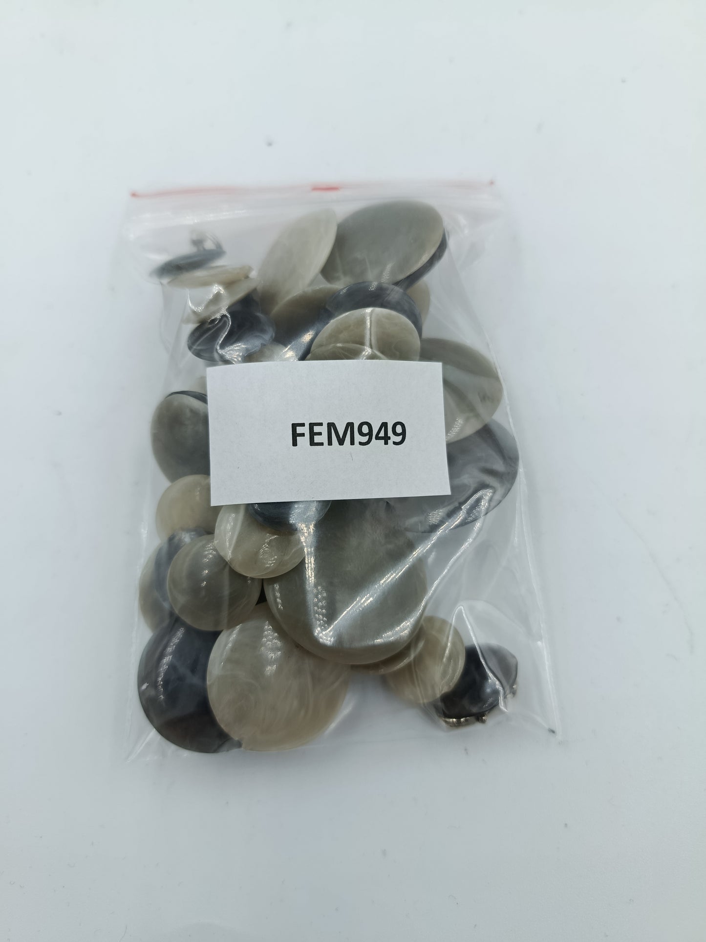 Muschelkern Kette in Grau und Beige Tönen mit Metallverschluss