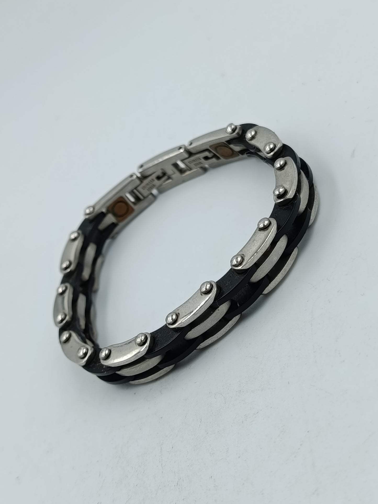 Edelstahl Armband mit schwarzen Gliedern im modernen Design