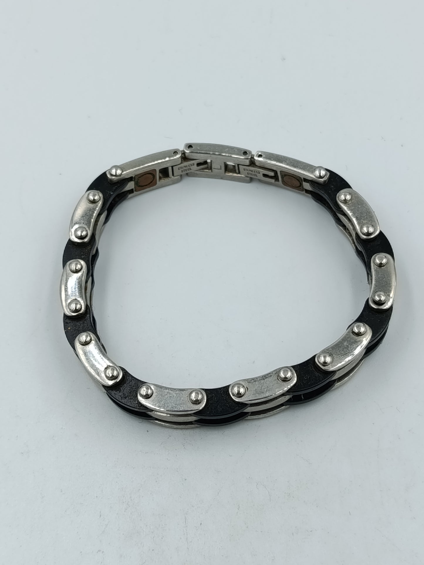 Edelstahl Armband mit schwarzen Gliedern im modernen Design