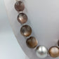 Halskette mit großen Kugelperlen in Braun und Silber Glanzeffekt