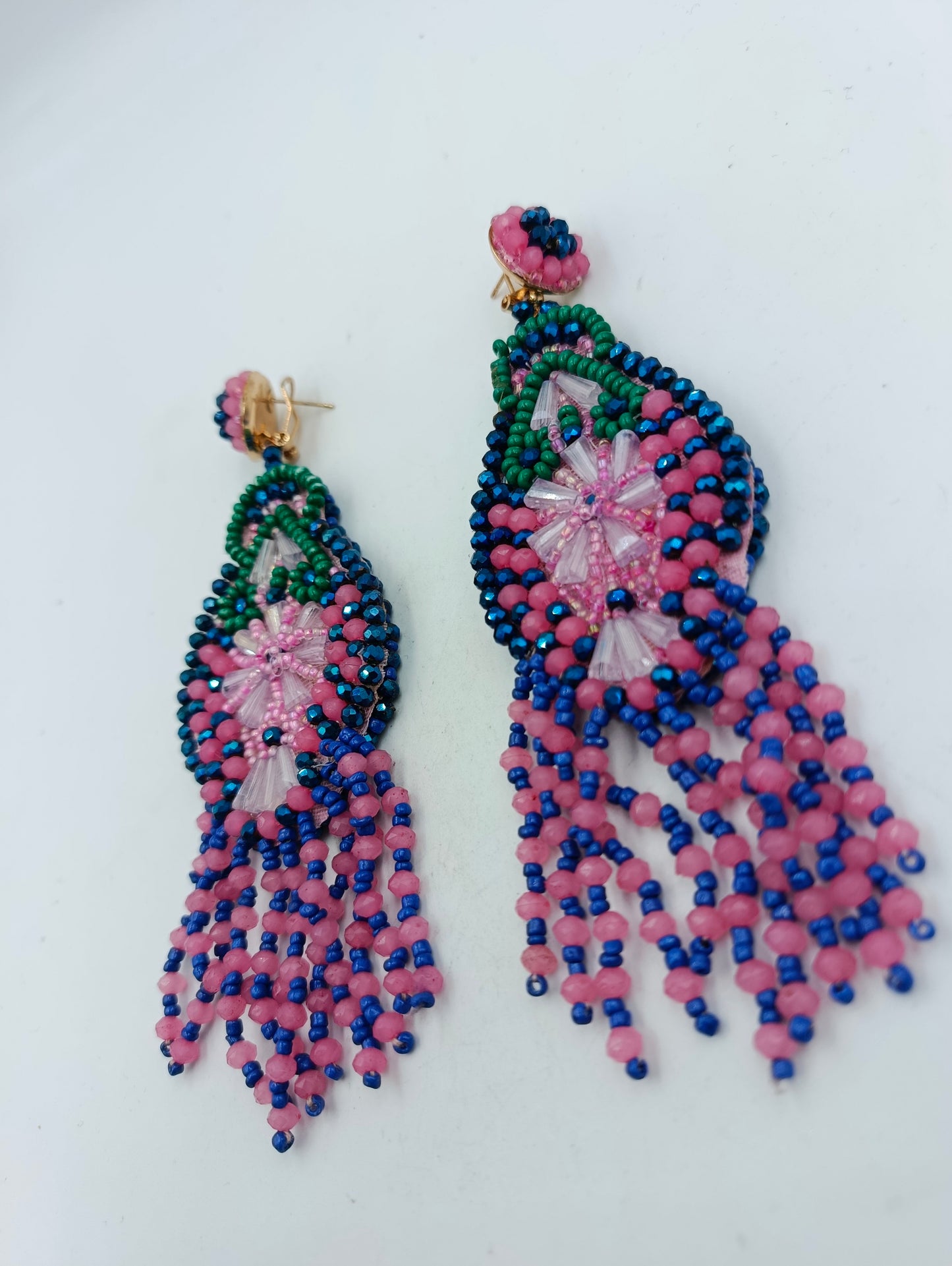 Lange Ohrhänger mit bunten Glasperlen handgefertigt Boho Stil