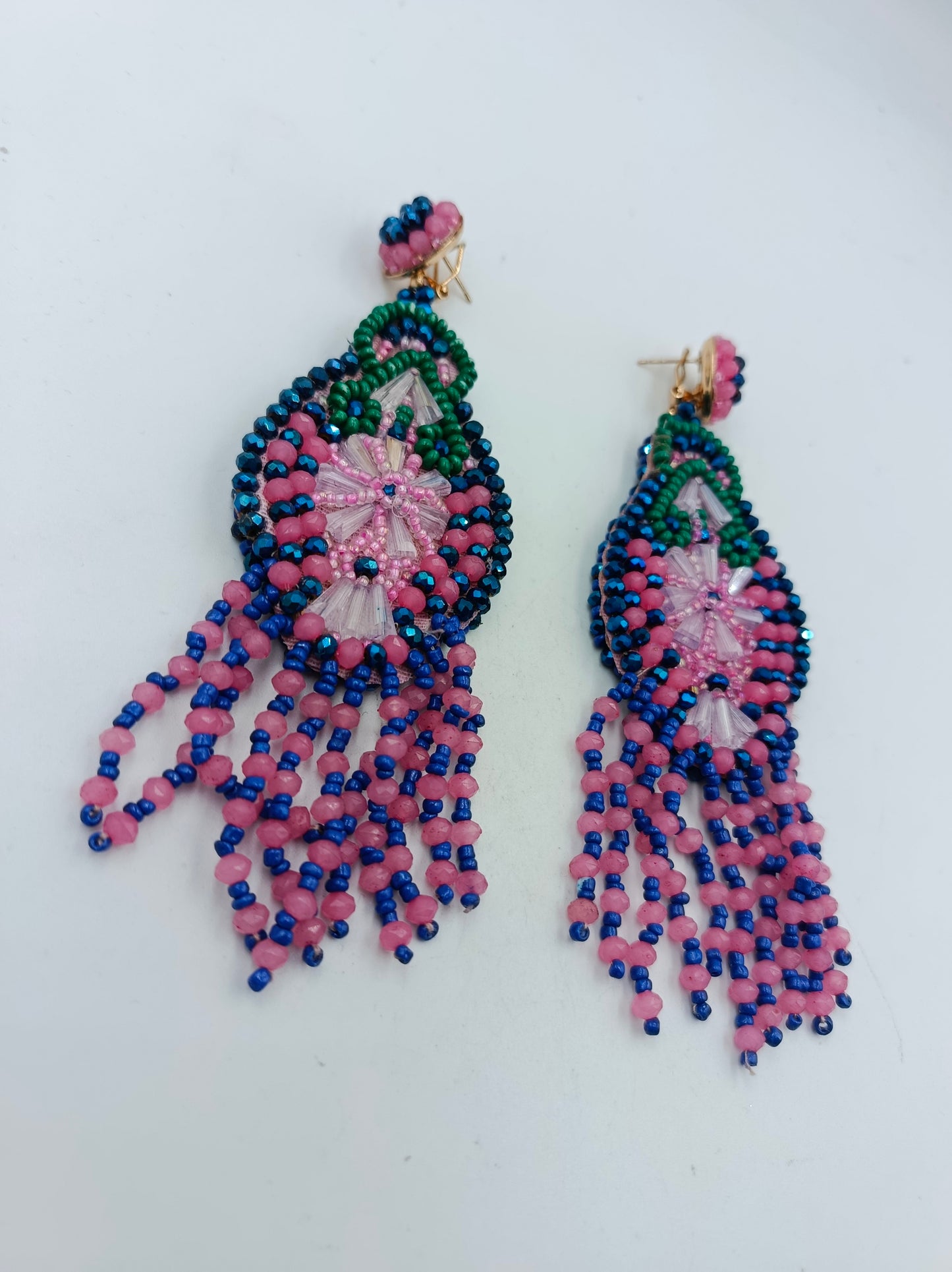 Lange Ohrhänger mit bunten Glasperlen handgefertigt Boho Stil