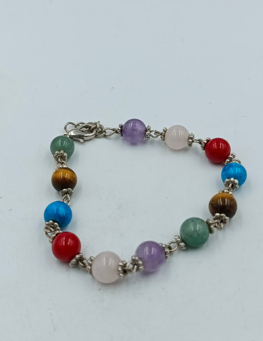 Armband mit bunten Edelsteinperlen und Silberverschluss