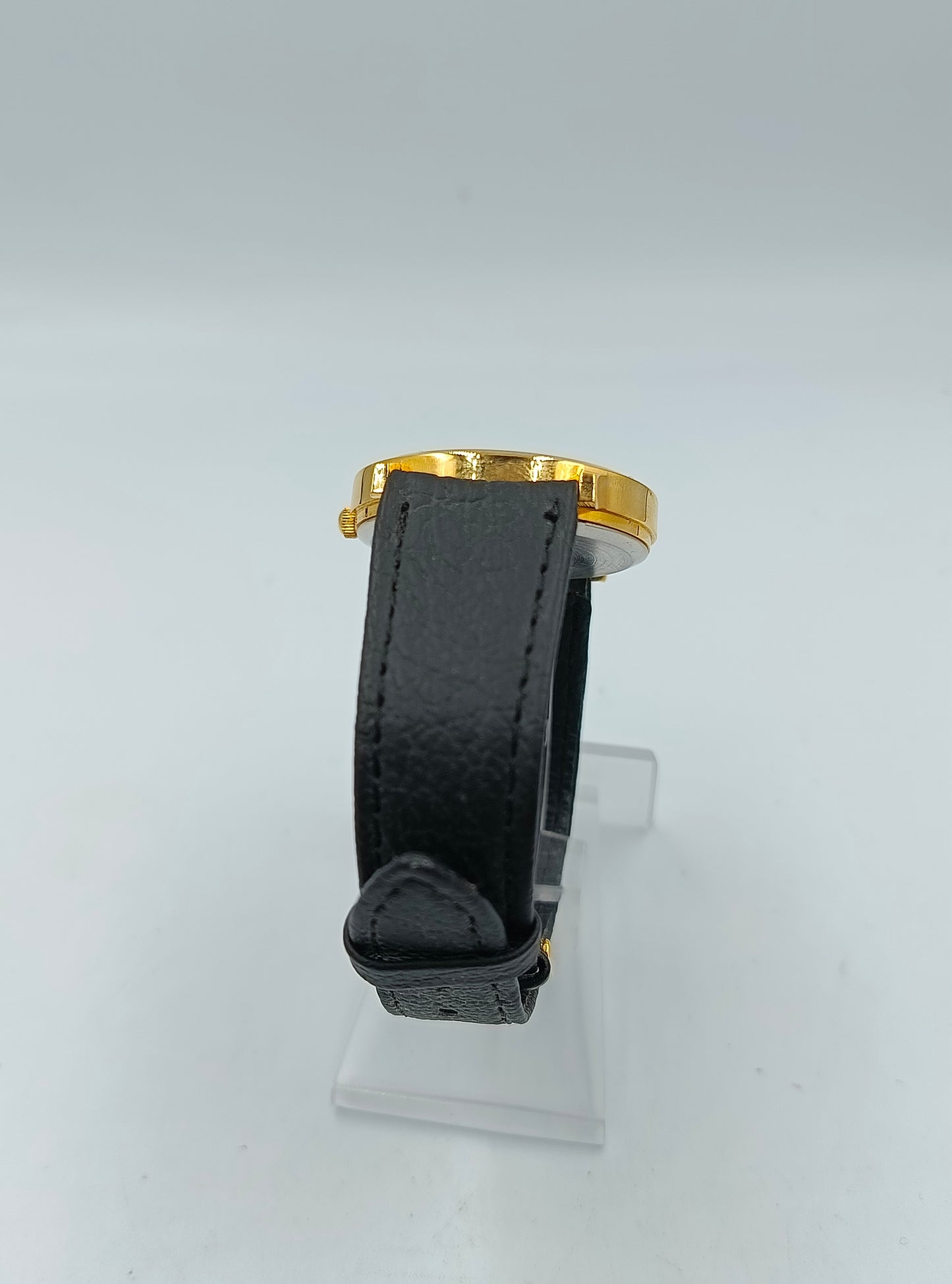 Armbanduhr Goldfarben Schwarzes Zifferblatt Lederarmband