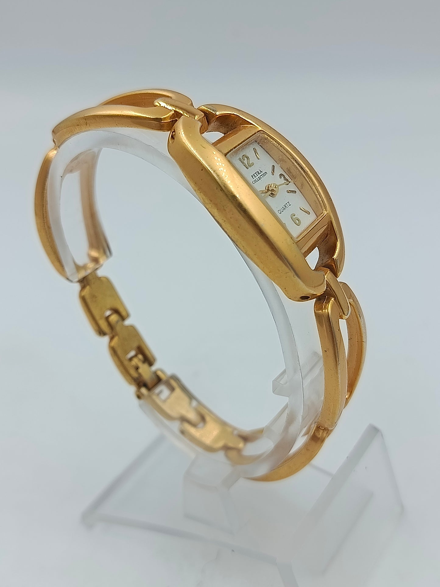 Petra Collection Damenarmbanduhr Goldfarben Edelstahl Elegant Vintage