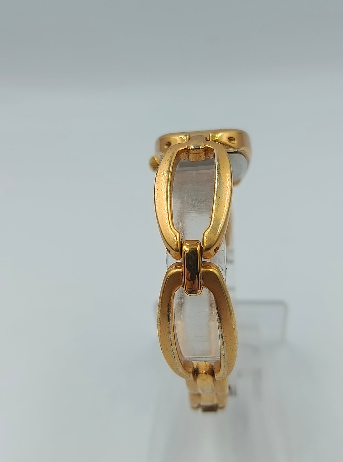 Petra Collection Damenarmbanduhr Goldfarben Edelstahl Elegant Vintage