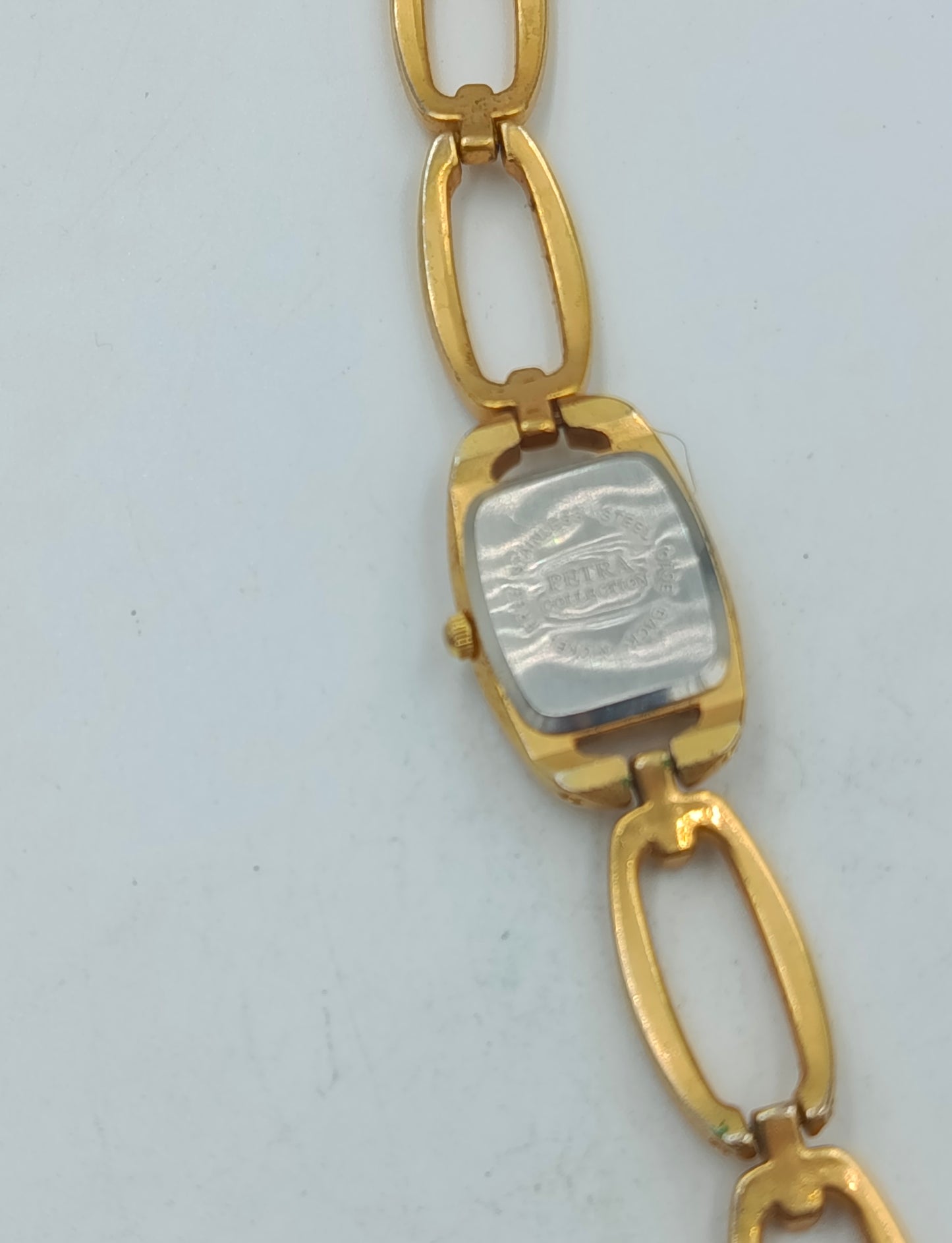 Petra Collection Damenarmbanduhr Goldfarben Edelstahl Elegant Vintage