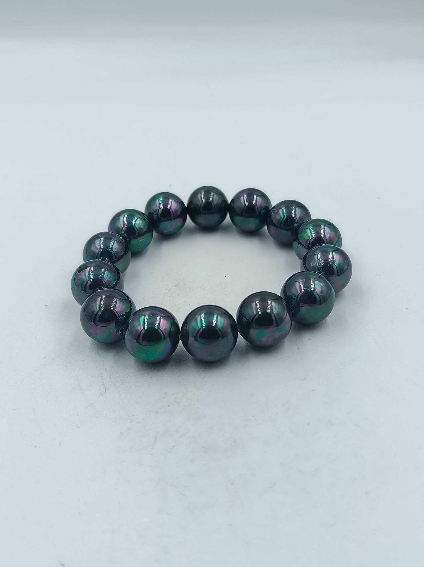 Armband mit schwarzen schimmernden Perlen elastisch Vintage Design