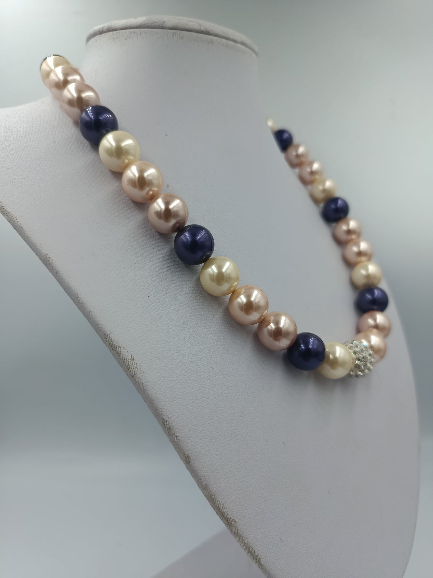 Halskette mit Perlen in Creme Rosa Blau und Strass Kugel eleganter Schmuck