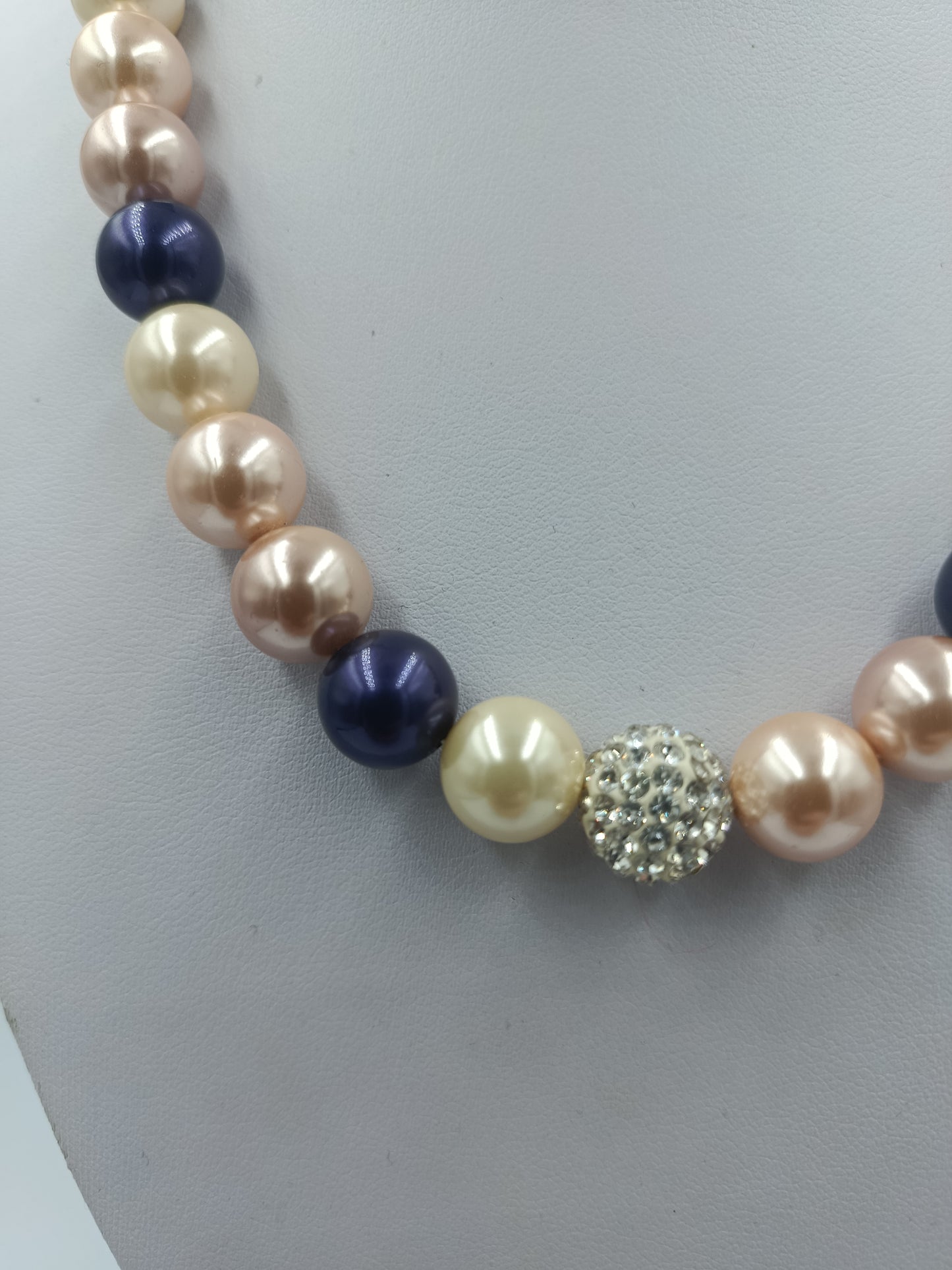 Halskette mit Perlen in Creme Rosa Blau und Strass Kugel eleganter Schmuck