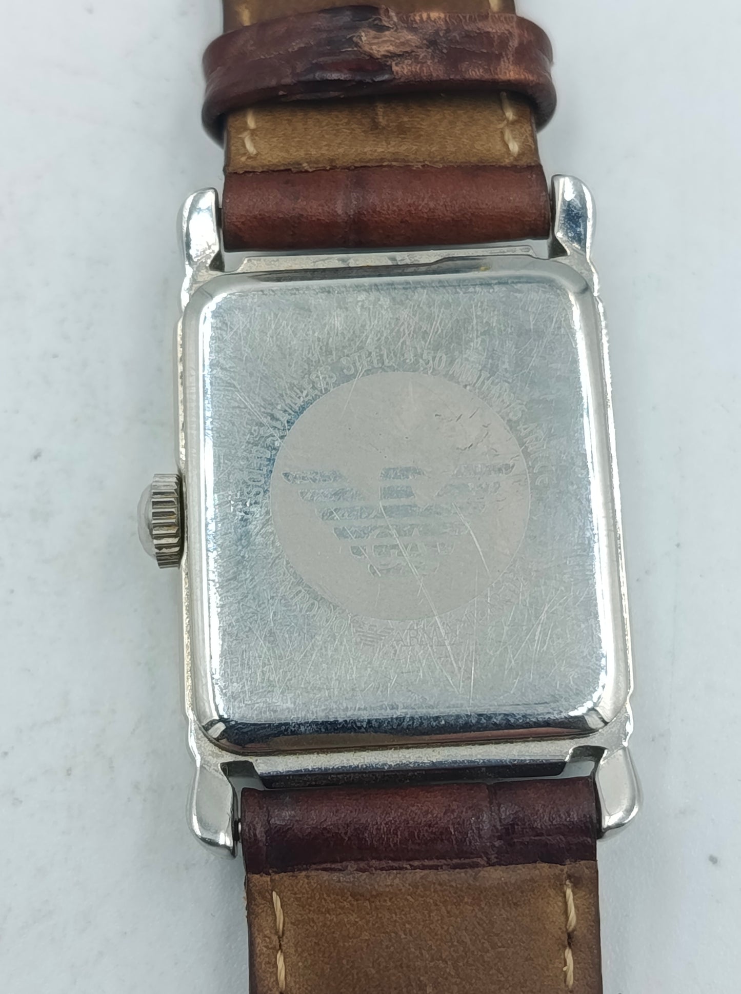 Emporio Armani Armbanduhr mit braunem Lederarmband und silbernem Gehäuse