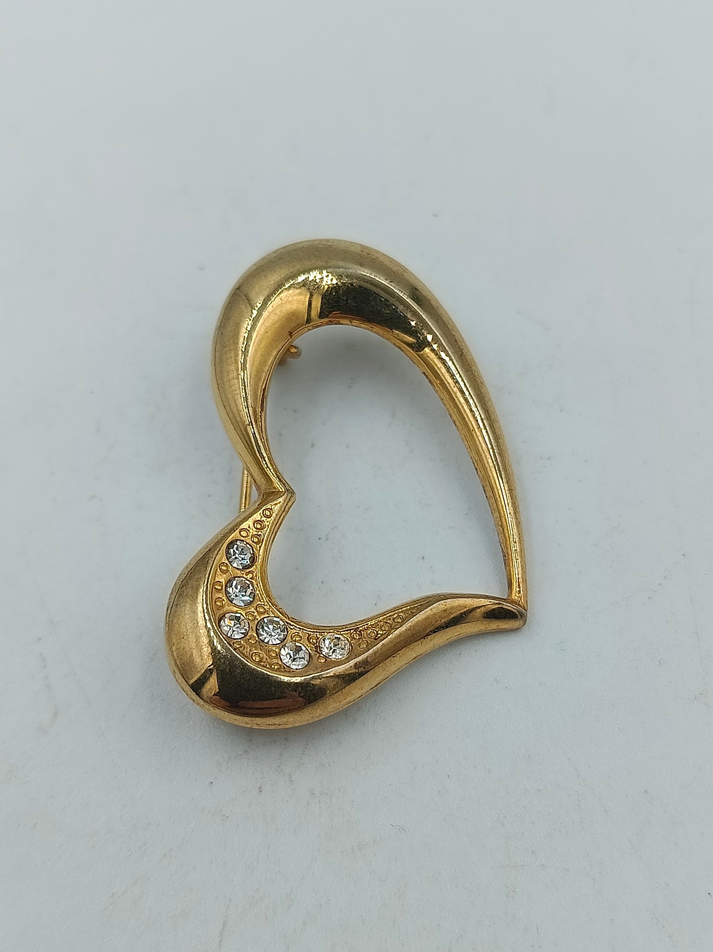 Herz Brosche vergoldet mit Strass elegant romantisch goldfarbener Schmuck