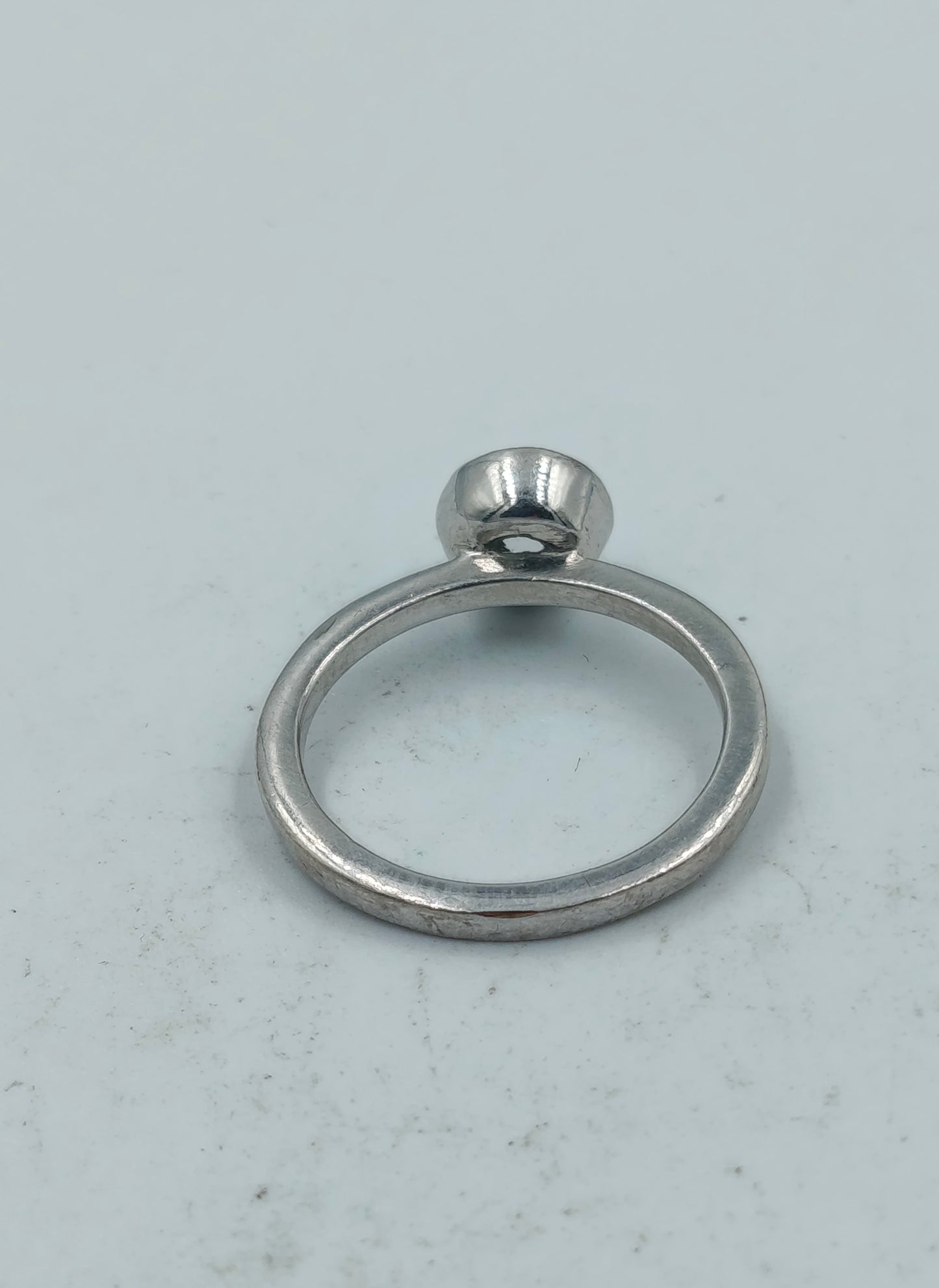 Silberfarbener Ring mit großem klarem Stein schlicht elegant Schmuck