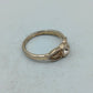 Feiner goldfarbener Ring mit klarem Stein filigran elegant Damenring