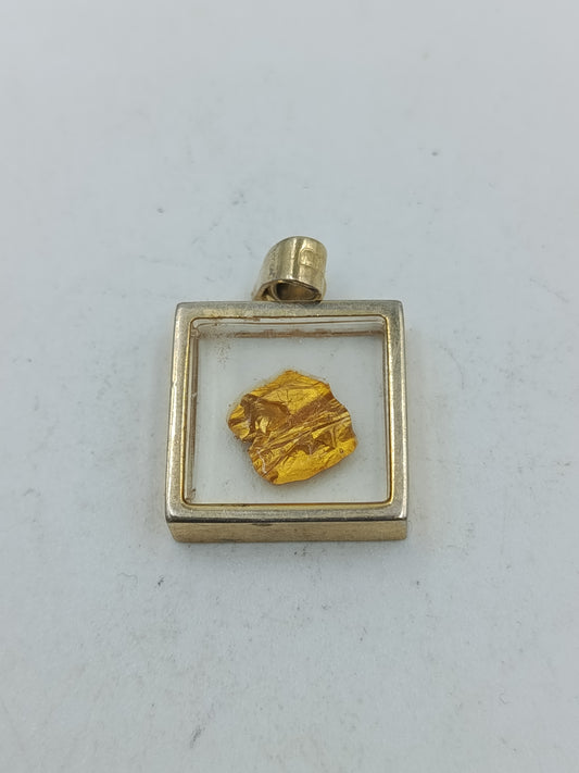 Anhänger mit Goldflitter im Glasrahmen quadratisch modern Schmuck