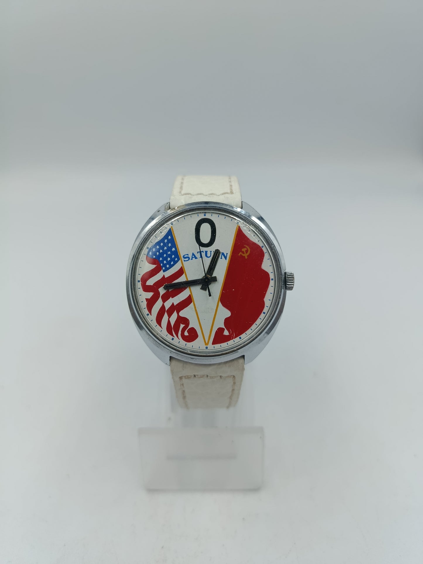 Vintage Saturn Armbanduhr USA UdSSR Motiv Weißes Band Sammleruhr