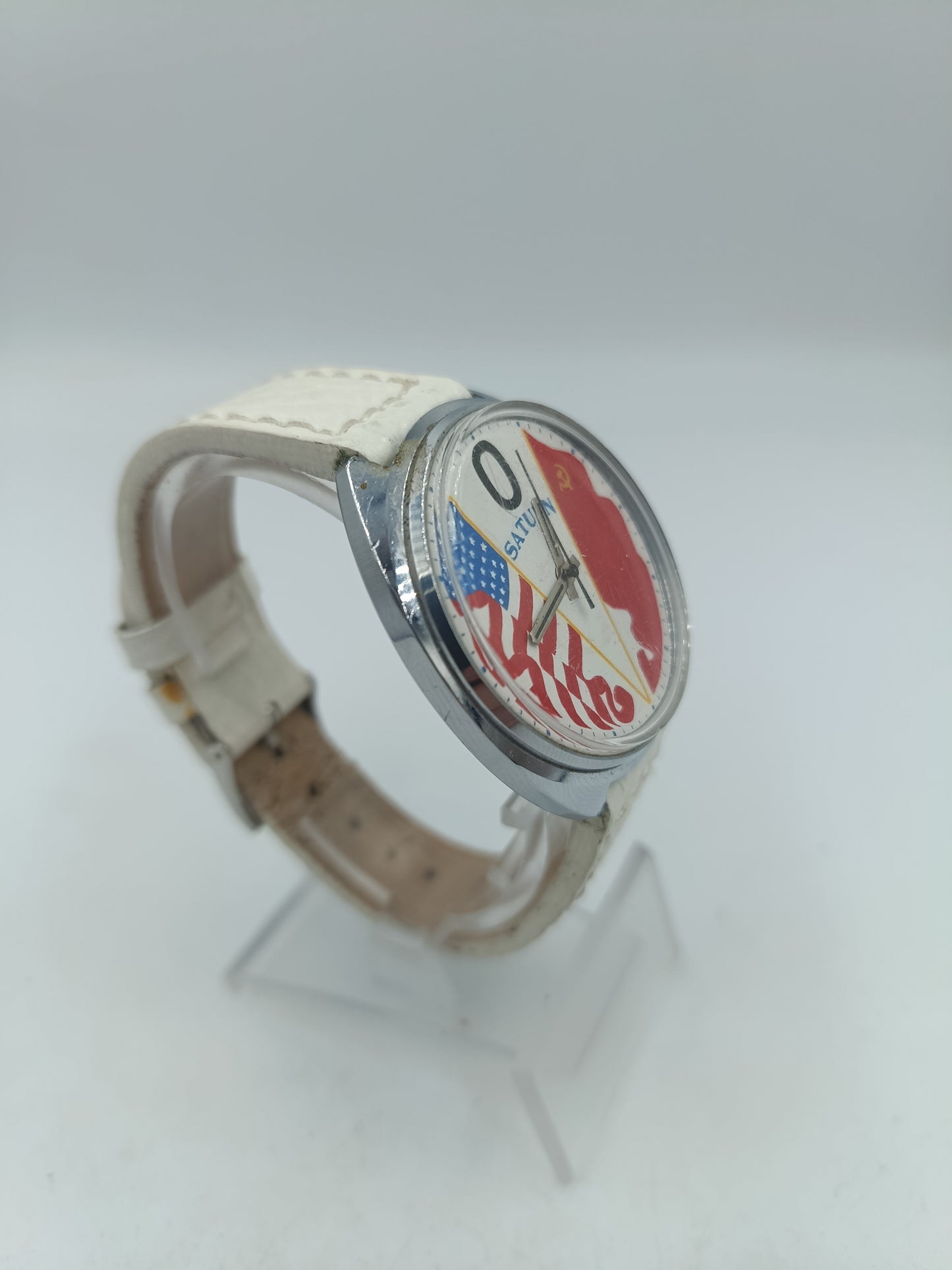 Vintage Saturn Armbanduhr USA UdSSR Motiv Weißes Band Sammleruhr