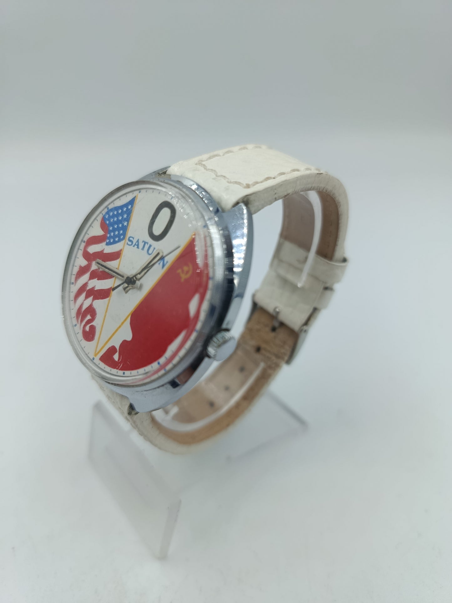 Vintage Saturn Armbanduhr USA UdSSR Motiv Weißes Band Sammleruhr