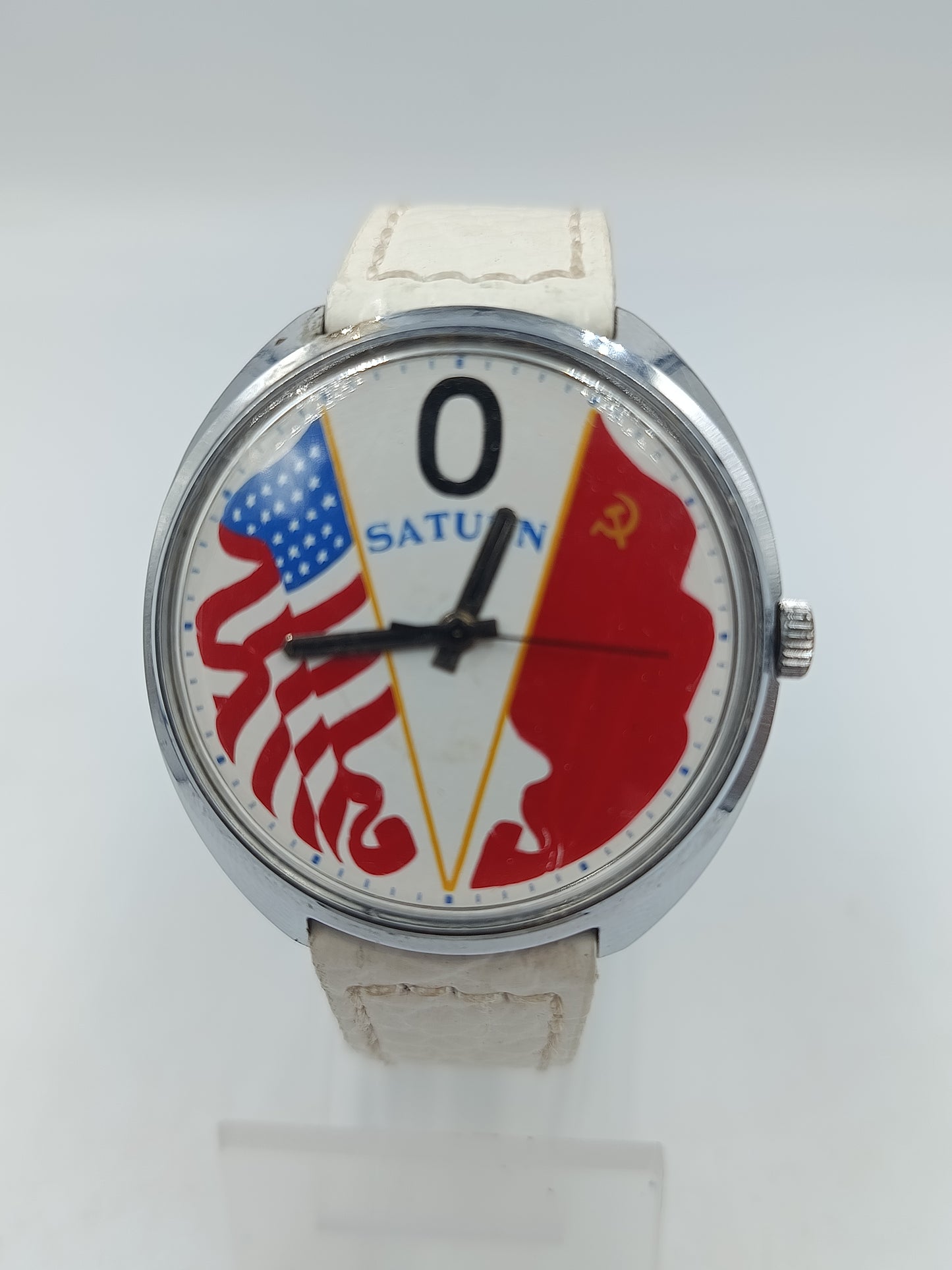 Vintage Saturn Armbanduhr USA UdSSR Motiv Weißes Band Sammleruhr