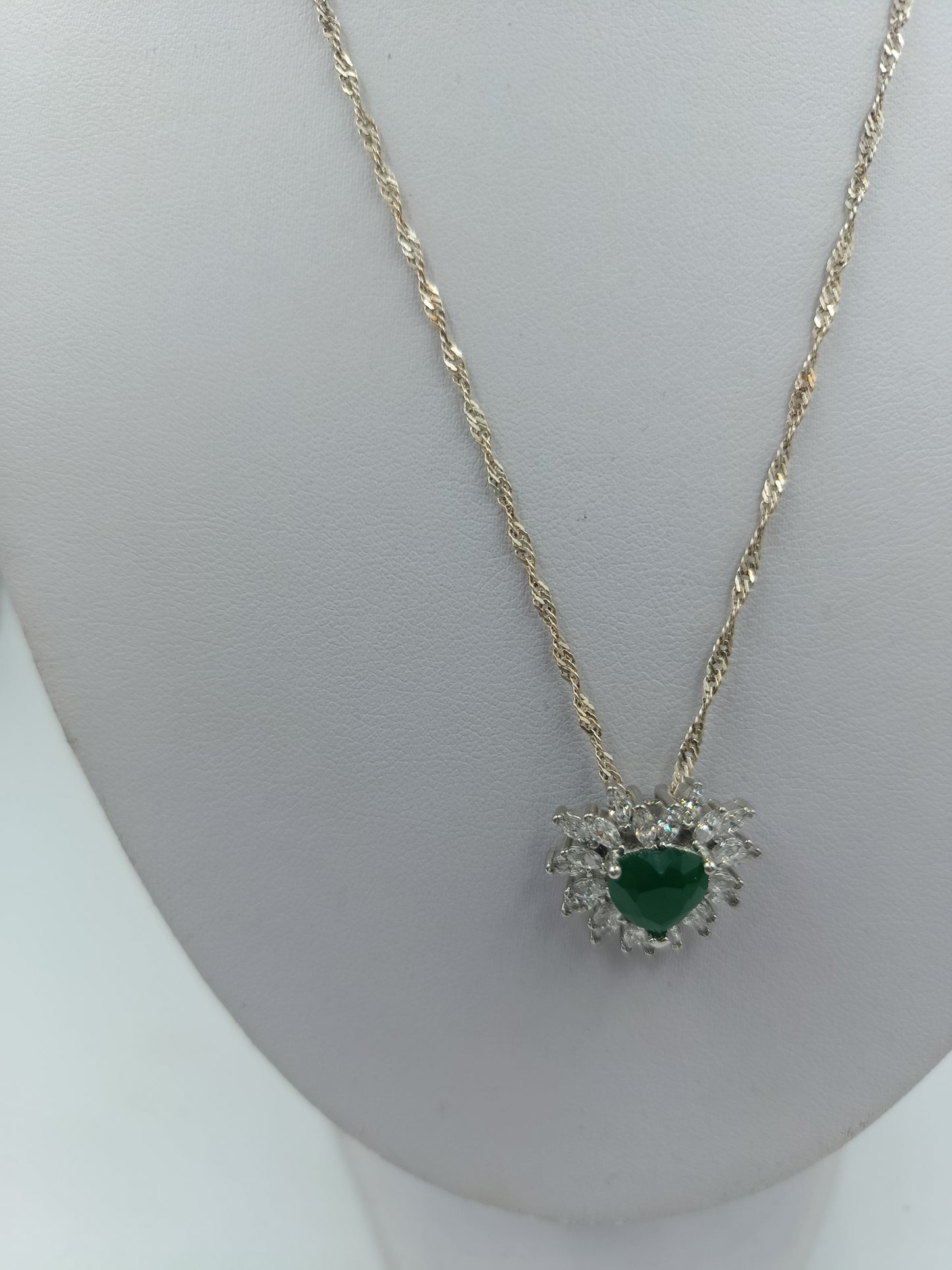925 Silber Halskette mit grünem Herzstein und Zirkonia